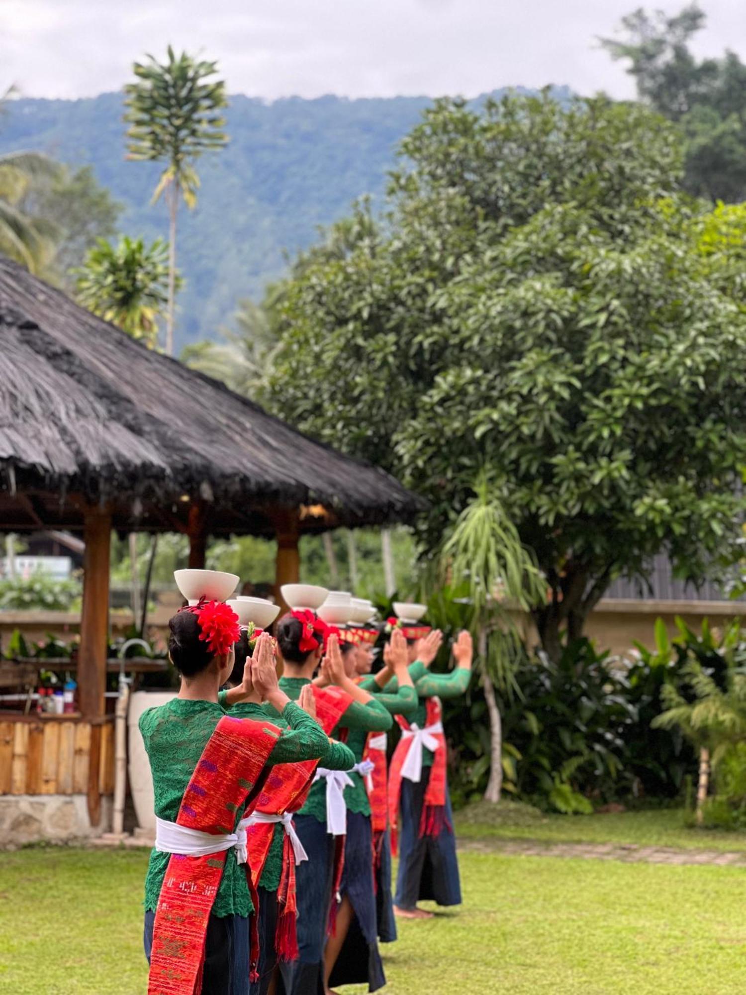 Tabo Cottages Tuk Tuk Exterior photo