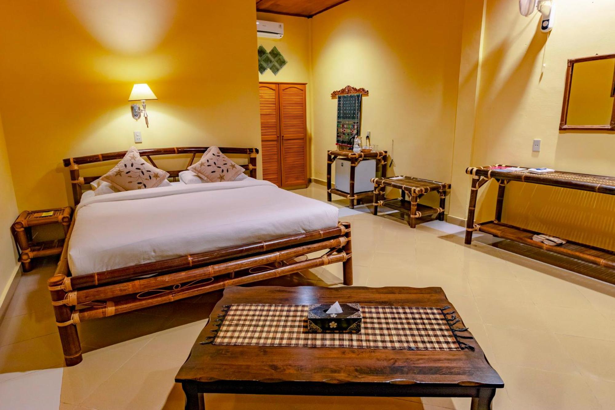 Tabo Cottages Tuk Tuk Exterior photo